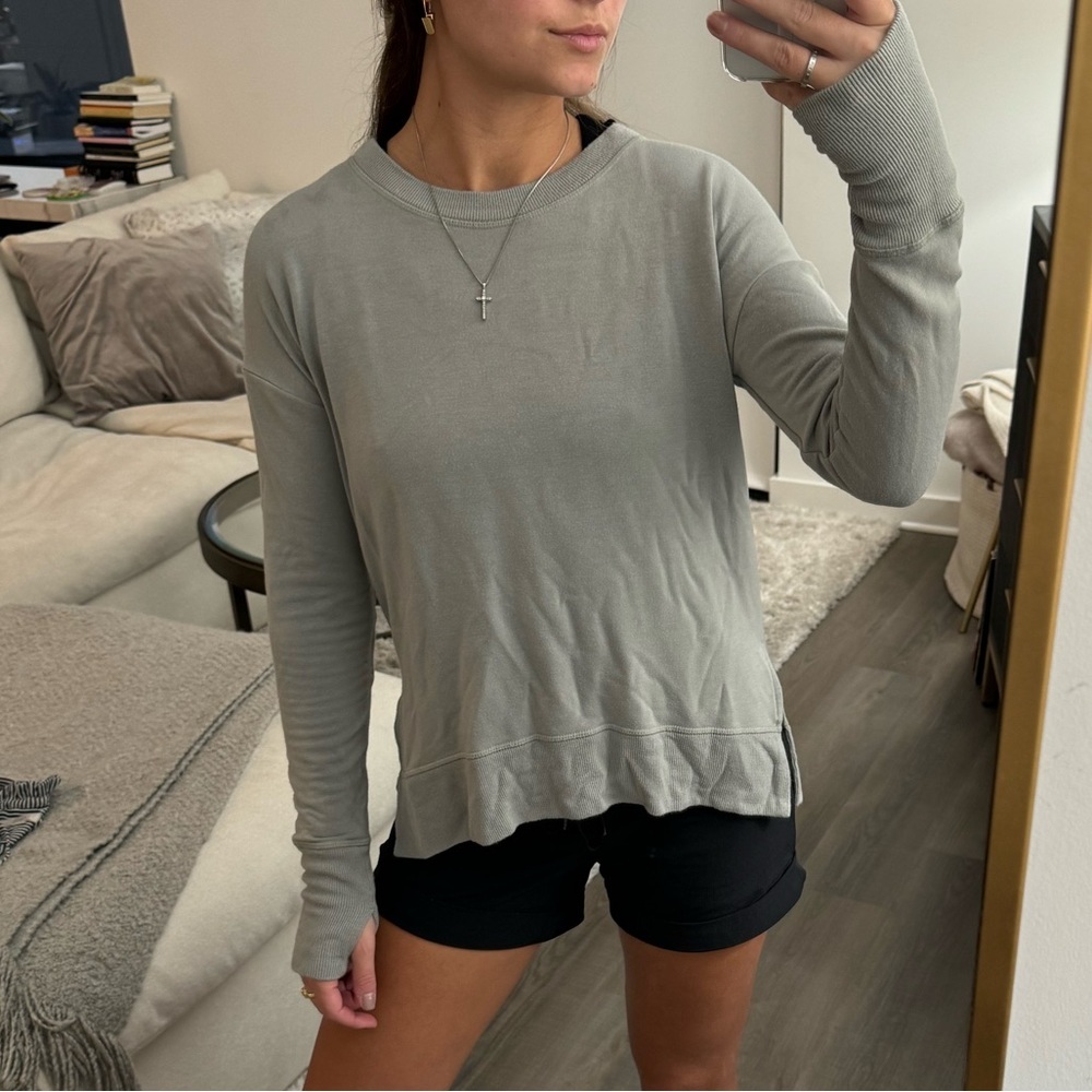 Athleta Blue Green Crew Neck Long Sleeve Pullover Shirt W Thumb Holes XXS